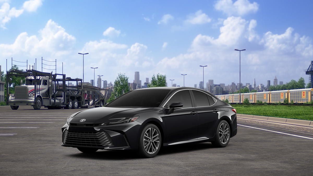 2026 Toyota Camry XLE Hybrid's photo