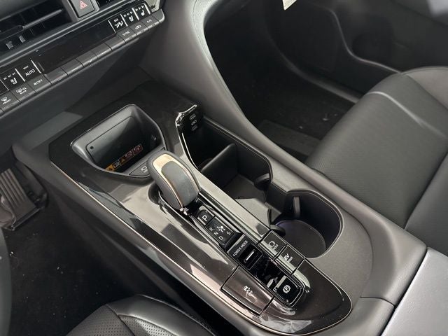 2025 Toyota Toyota Crown Signia Limited