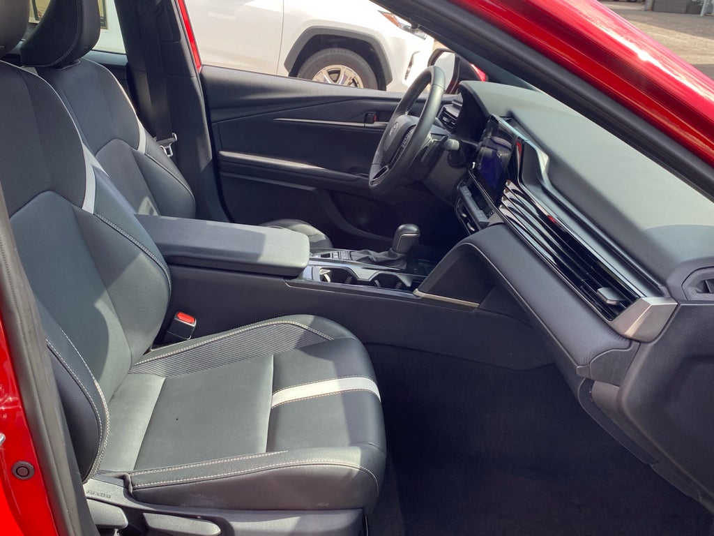 2025 Toyota Camry Hybrid SE