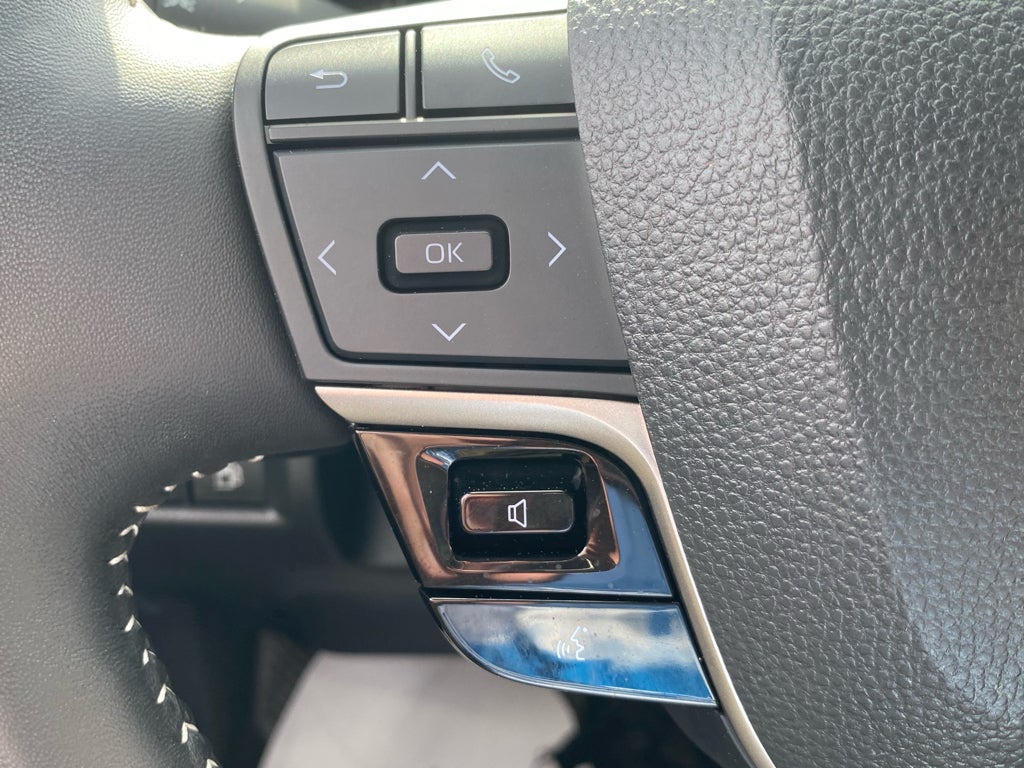 2025 Toyota Camry Hybrid SE