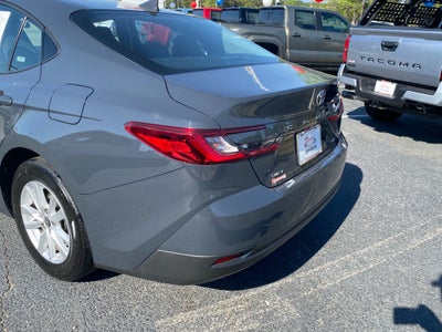 2025 Toyota Camry Hybrid LE