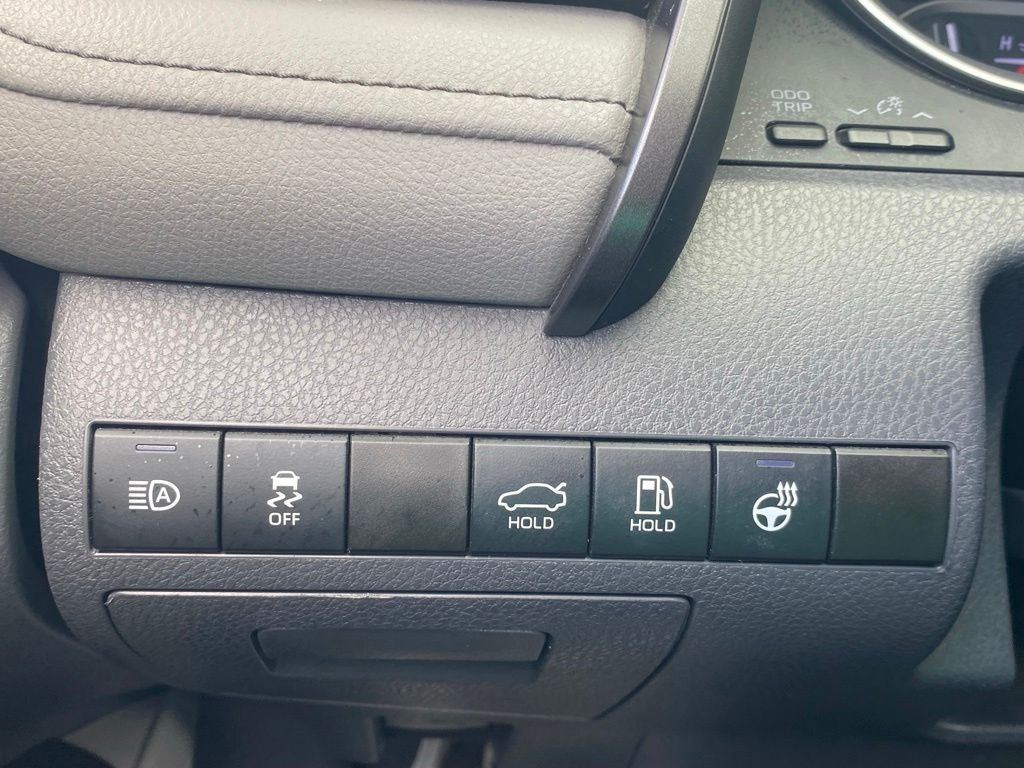 2022 Toyota Camry Hybrid XLE