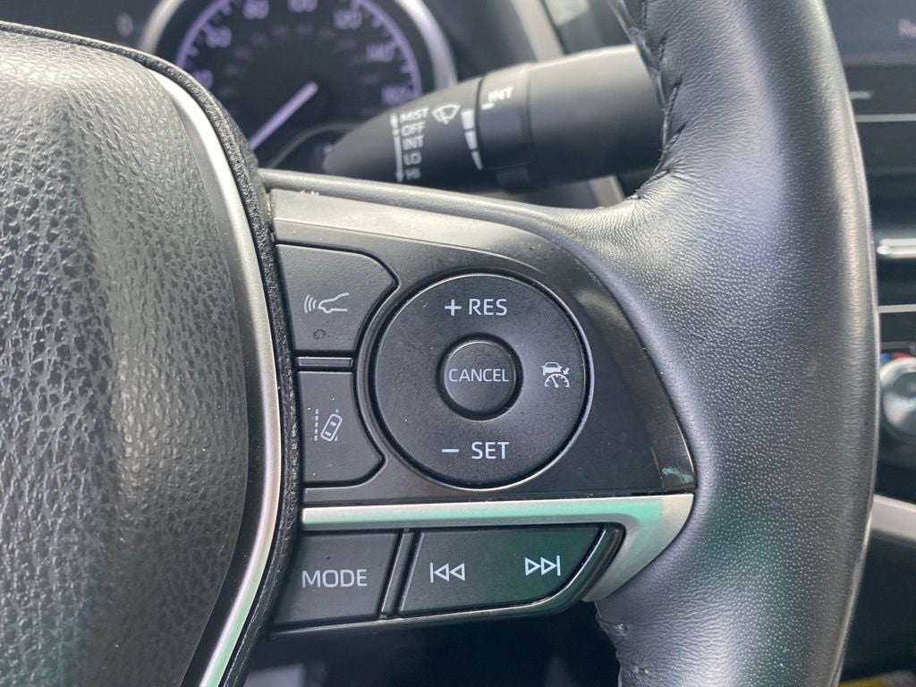 2022 Toyota Camry Hybrid XLE
