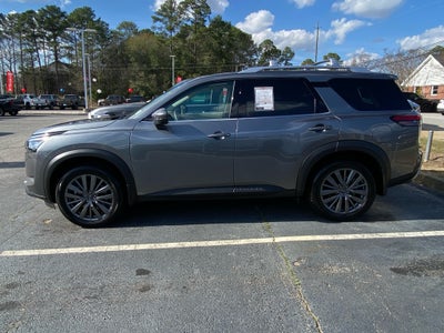 2025 Nissan Pathfinder SL