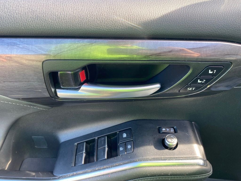 2025 Toyota Highlander Hybrid Platinum