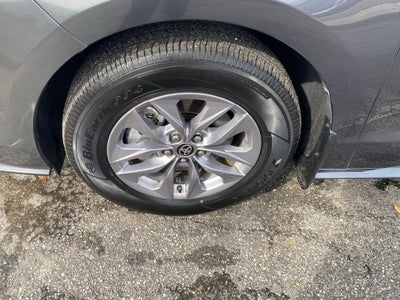 2025 Toyota Sienna XLE 8 Passenger