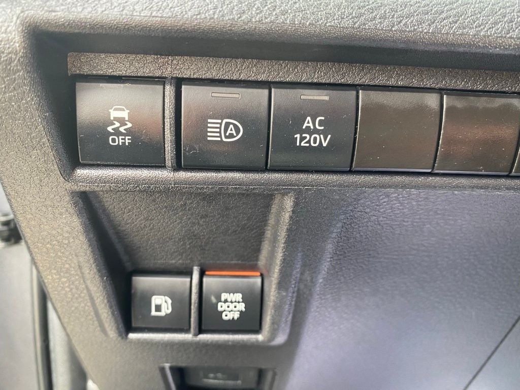 2025 Toyota Sienna XLE 8 Passenger