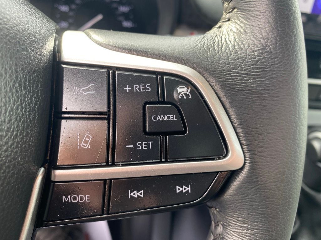 2025 Toyota Sienna XLE 8 Passenger