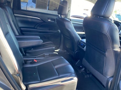 2019 Toyota Highlander SE Nightshade