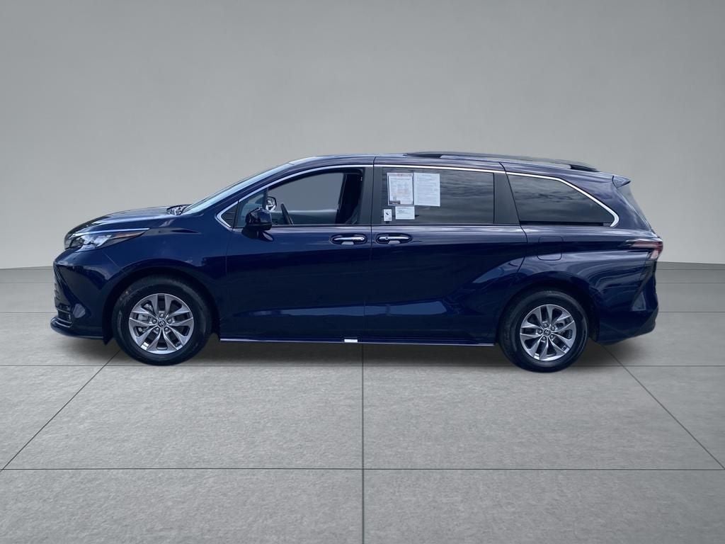 2025 Toyota Sienna XLE 8 Passenger