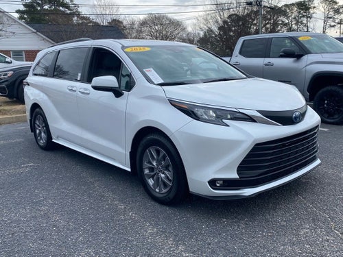 2025 Toyota Sienna XLE 8 Passenger