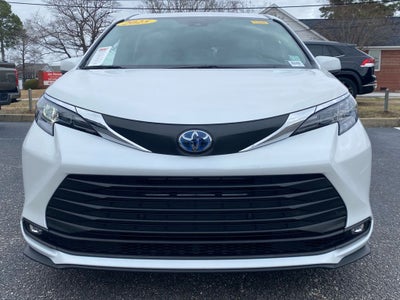 2025 Toyota Sienna XLE 8 Passenger