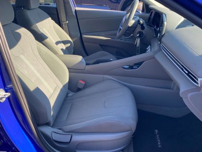 2023 Hyundai Elantra SE