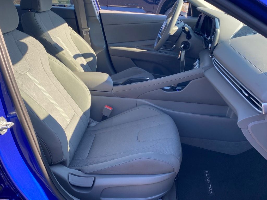 2023 Hyundai Elantra SE