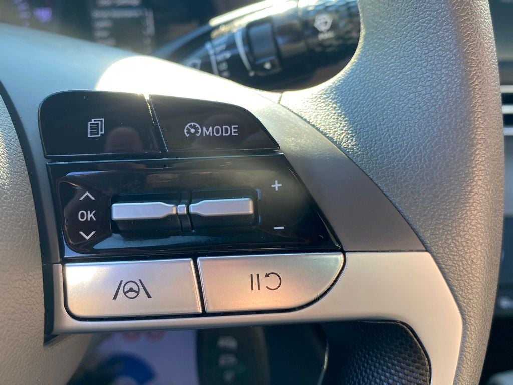 2023 Hyundai Elantra SE