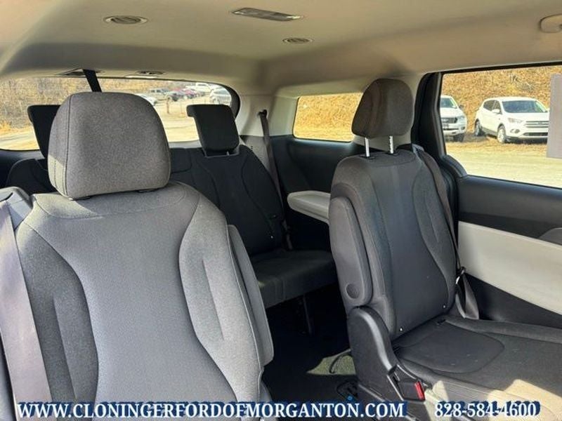2023 Kia Carnival LX