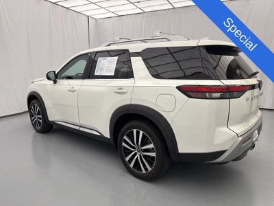 2023 Nissan Pathfinder Platinum