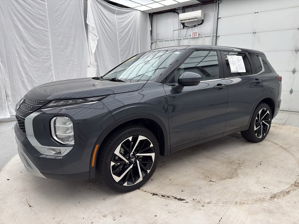 2024 Mitsubishi Outlander SE