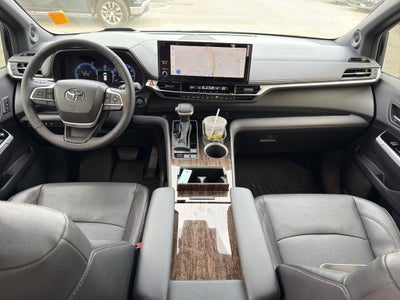 2025 Toyota Sienna Platinum