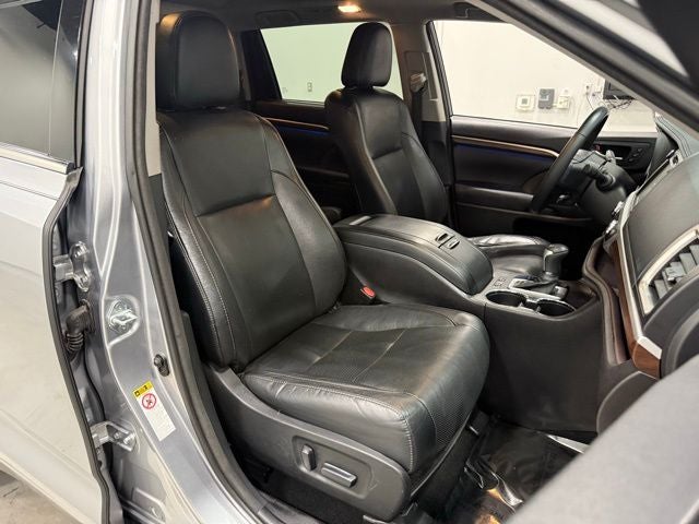2016 Toyota Highlander Limited Platinum V6