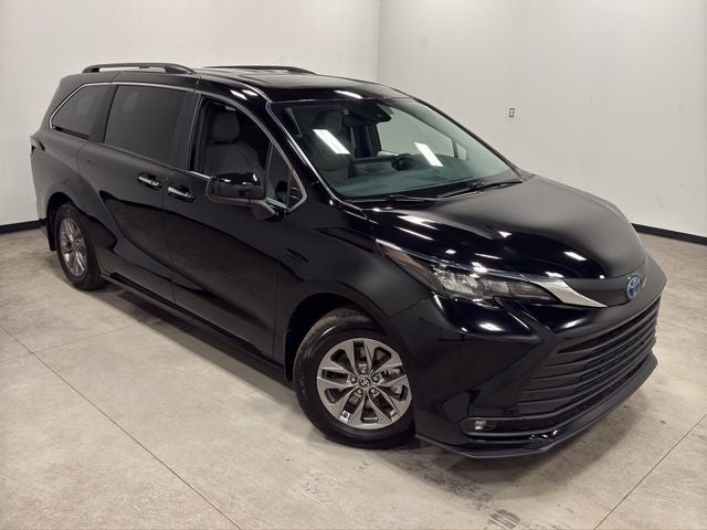 2025 Toyota Sienna XLE 8 Passenger