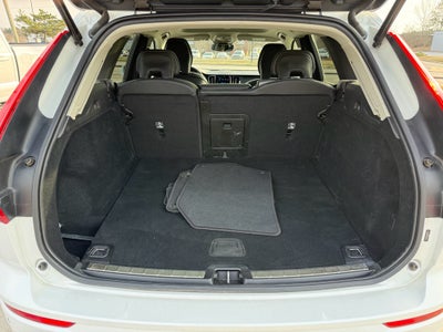 2022 Volvo XC60 Momentum