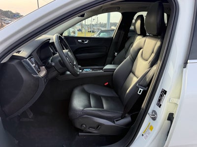 2022 Volvo XC60 Momentum
