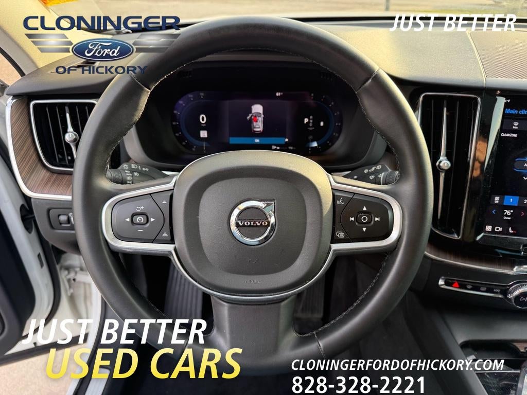 2022 Volvo XC60 Momentum