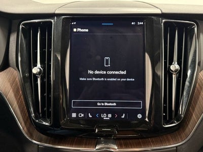 2022 Volvo XC60 B5 Momentum