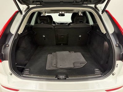 2022 Volvo XC60 B5 Momentum