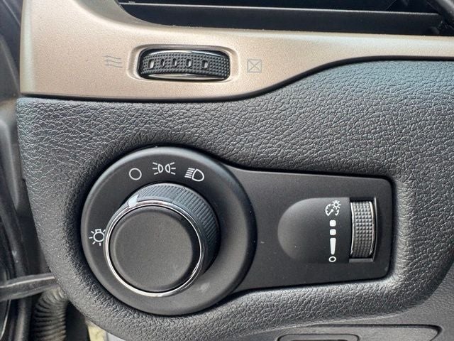 2017 Jeep Cherokee Sport