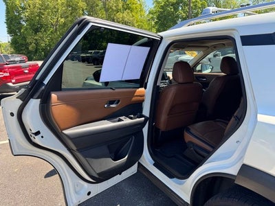 2023 Nissan Pathfinder Platinum