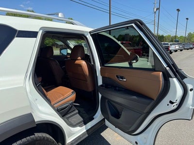 2023 Nissan Pathfinder Platinum