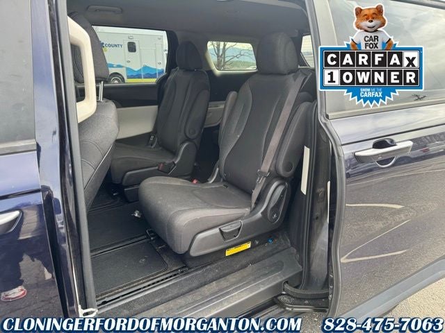 2023 Kia Carnival LX