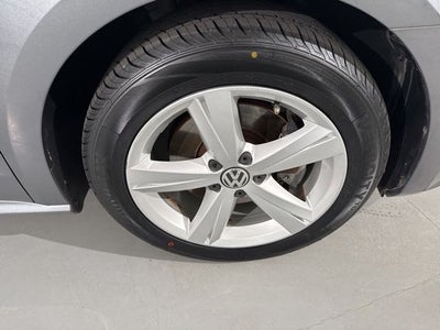 2014 Volkswagen Passat 1.8T Wolfsburg Edition