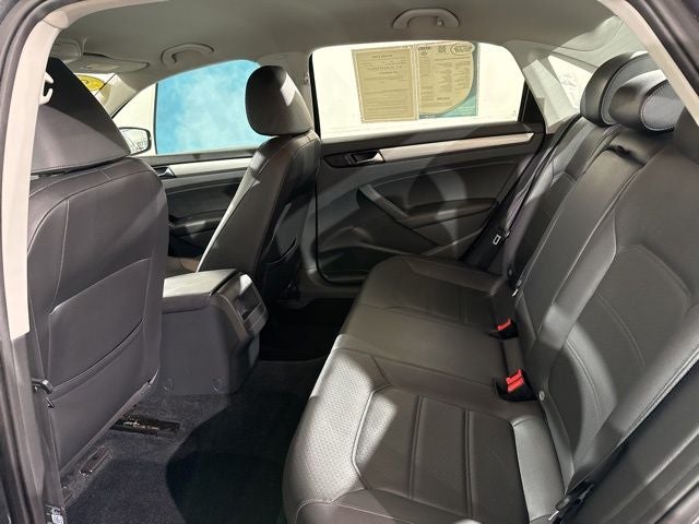 2014 Volkswagen Passat 1.8T Wolfsburg Edition