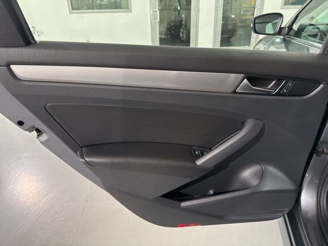 2014 Volkswagen Passat 1.8T Wolfsburg Edition