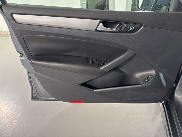 2014 Volkswagen Passat 1.8T Wolfsburg Edition