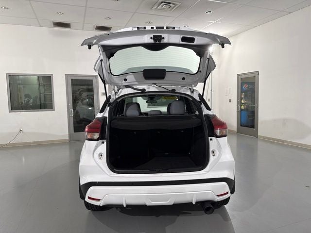 2022 Nissan Kicks SR