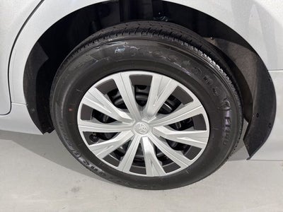 2022 Toyota Camry Hybrid LE