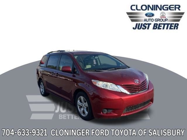2015 Toyota Sienna LE 8 Passenger