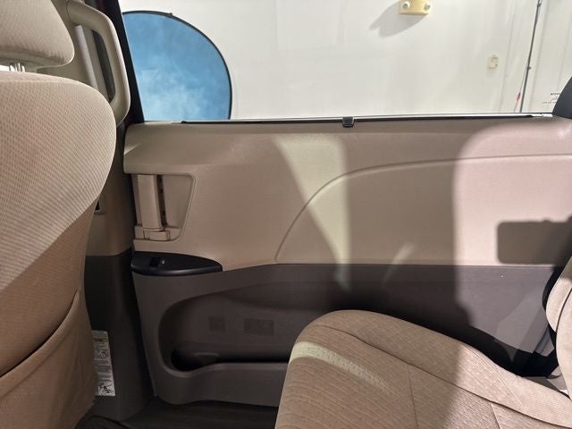 2015 Toyota Sienna LE 8 Passenger