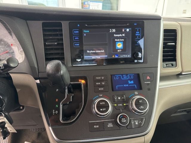 2015 Toyota Sienna LE 8 Passenger