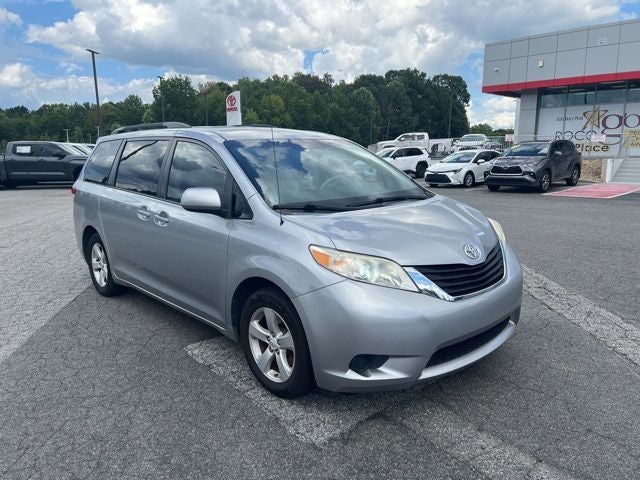 2012 Toyota Sienna LE 8 Passenger