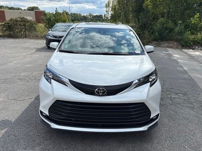 2026 Toyota Sienna XLE 8 Passenger