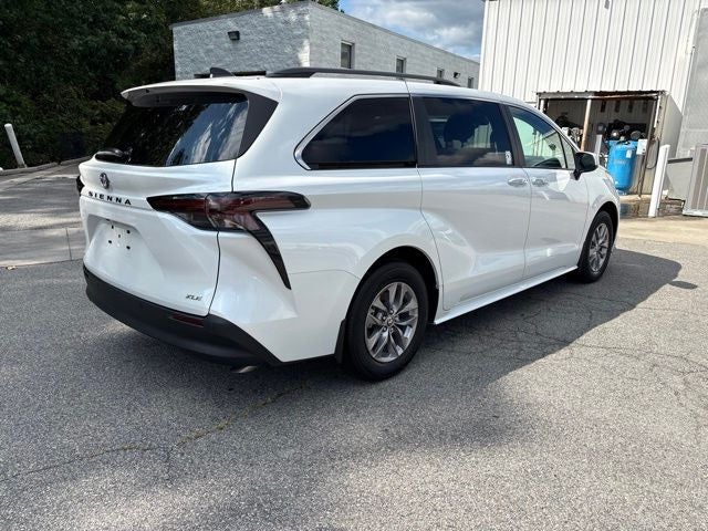2026 Toyota Sienna XLE 8 Passenger