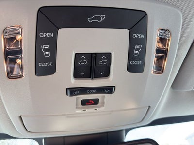 2025 Toyota Sienna XLE 8 Passenger