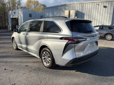 2025 Toyota Sienna XLE