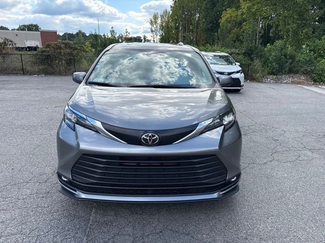 2026 Toyota Sienna XLE 8 Passenger