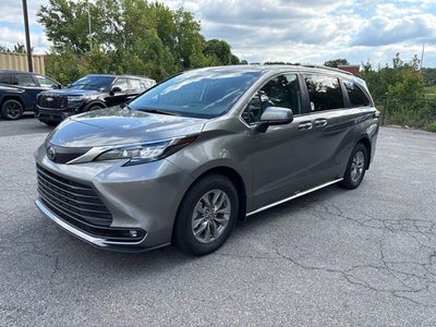 2026 Toyota Sienna XLE 8 Passenger